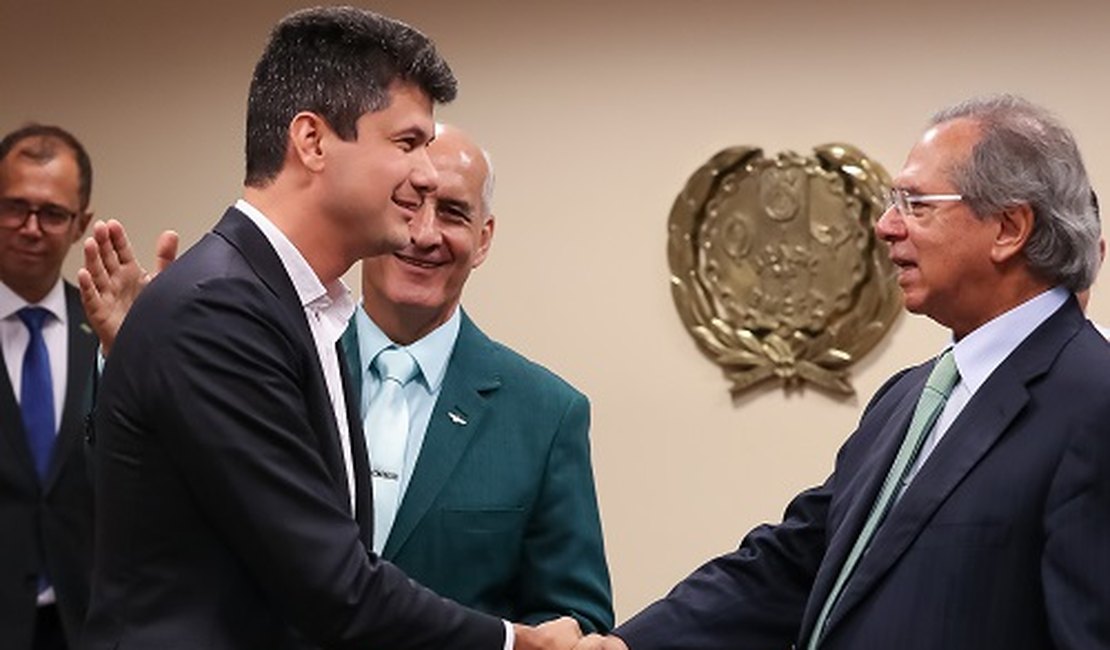 Subsídio de salários causa atrito entre Guedes e presidente do BNDES