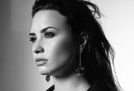 Demi Lovato publica carta e fala pela primeira vez após internação