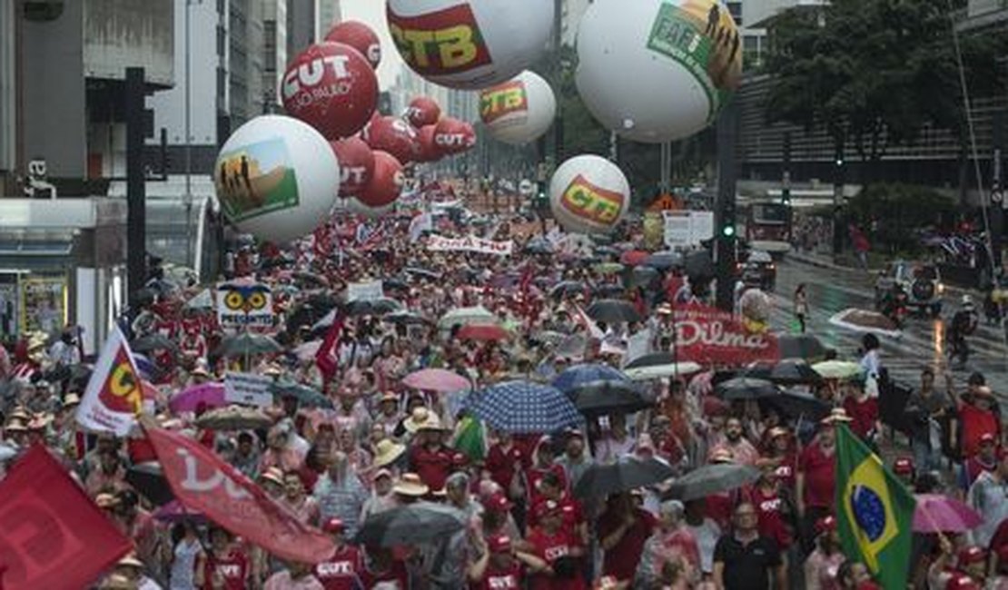 Termina de forma pacífica manifestação pela democracia em São Paulo