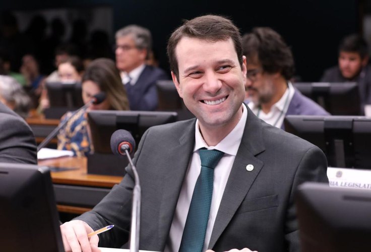 Deputado Daniel Barbosa levanta debate sobre a formação de professores em novo artigo