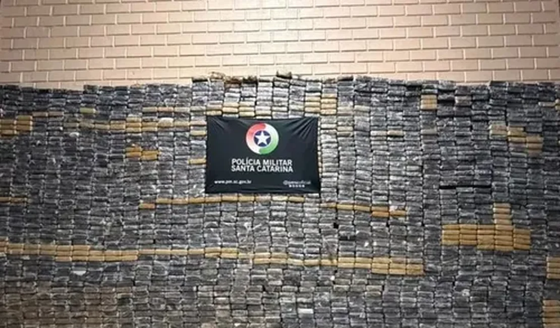 Polícia encontra 3,5 toneladas de cocaína escondidas em casas vazias em Santa Catarina