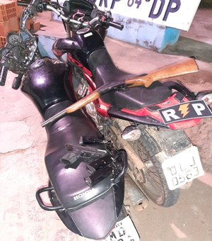 Trio é preso com motos roubadas e duas armas de fogo, em Arapiraca