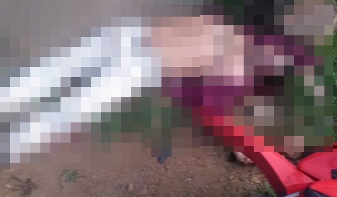 Homem perde o controle de motocicleta, colide em poste e morre no Sertão de Alagoas