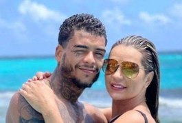 Mc Kevin teria caído ao tentar fugir de “flagra” da esposa, diz modelo