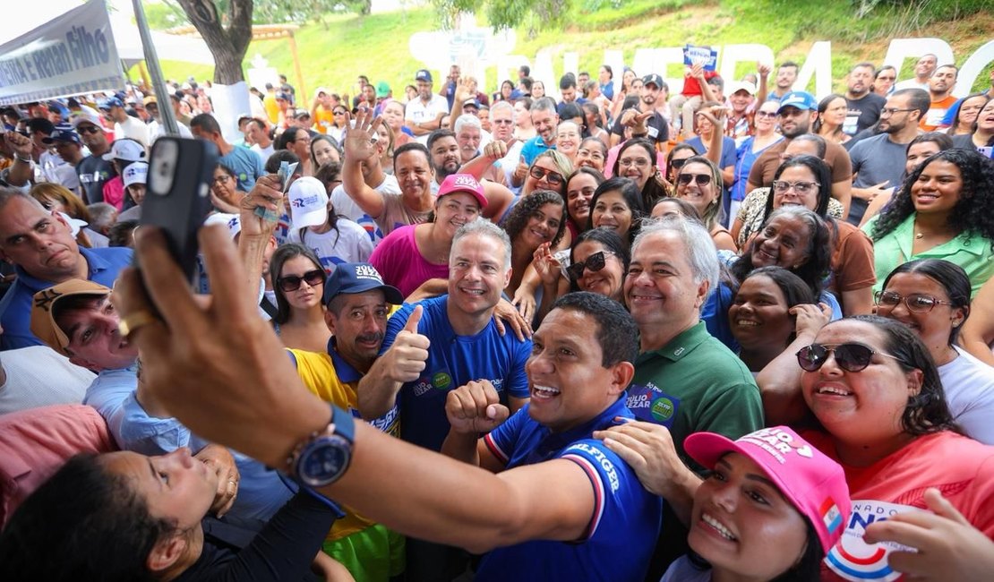 Caravana de Renan Filho volta a arrastar multidão, agora no Agreste e Sertão