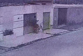 Homem invade residência e foge com notebooks e televisão no bairro São Luiz