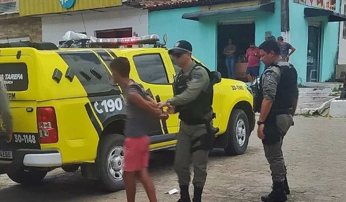 Homem é preso após ato sexual na frente de mulheres em funerária na Pindorama