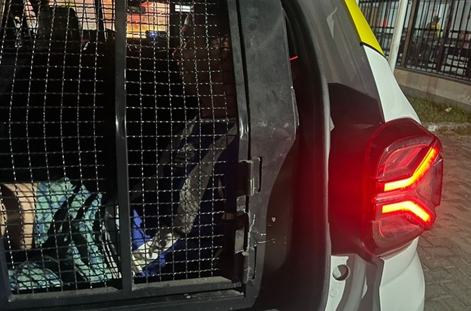 Homem com mandado de prisão em aberto se entrega à polícia em Maceió
