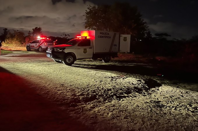 Jovem de 18 anos é executado com vários tiros em área de mata, em Maceió