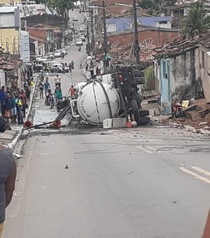 Vídeo. Acidente com caminhão pipa deixa um morto e dois feridos, em São Miguel dos Campos