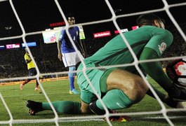 Com ajuda do árbitro, Brasil estreia com empate na Copa América