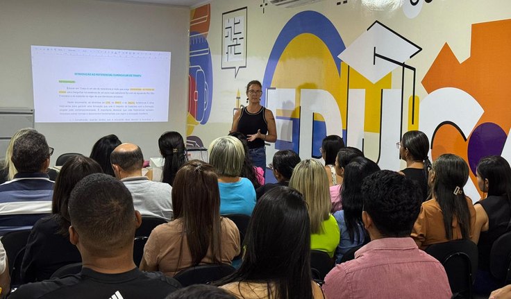 Secretaria de Educação discute novo Referencial Curricular para Traipu