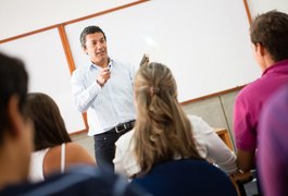 Universidade inicia projeto de alfabetização e letramento para EJA