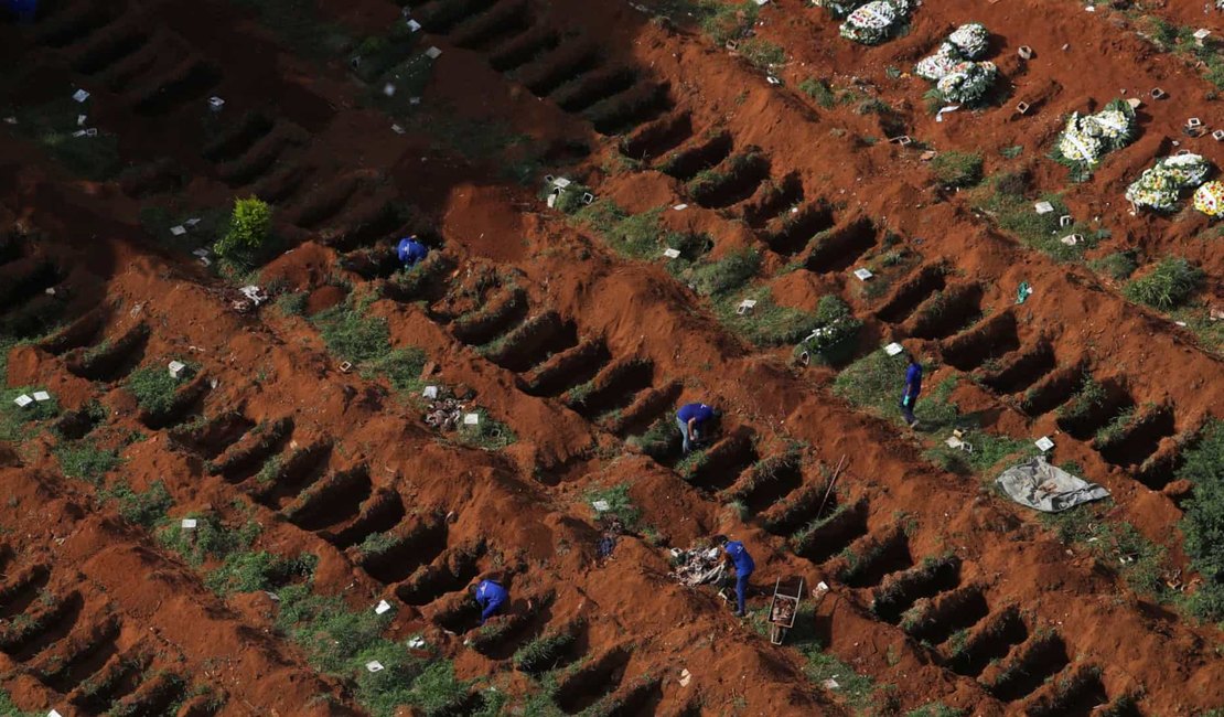 Mortes por coronavírus em SP crescem seis vezes em abril