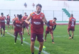 Caíque Valdivia treina com o elenco do CSE e deve assinar contrato com o clube