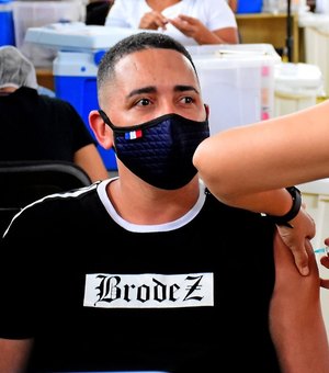 São Luís do Maranhão é a 1ª capital brasileira a vacinar jovens de 18 anos sem comorbidades