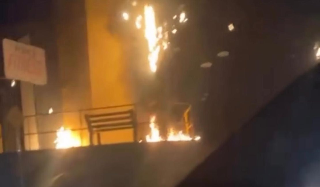 Incêndio mobiliza Corpo de Bombeiros e Polícia Militar no bairro Cacimbas, em Arapiraca