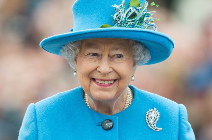 Home / Realeza Segredo revelado: a rotina de beleza que mantinha o cabelo da Rainha Elizabeth II impecável