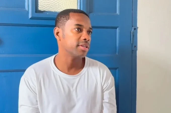 Robinho é transferido e deixa o 'presídio dos famosos' em Tremembé, em SP