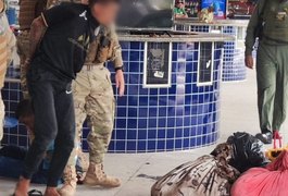 Três irmãos são presos na Rodoviária de Arapiraca por sequestro e morte de jovens em canavial de Maceió