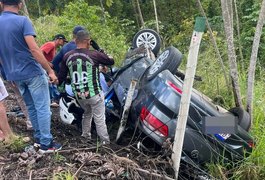 Capotamento deixa duas vítimas presas às ferragens, na AL 105, em São Luís do Quitunde