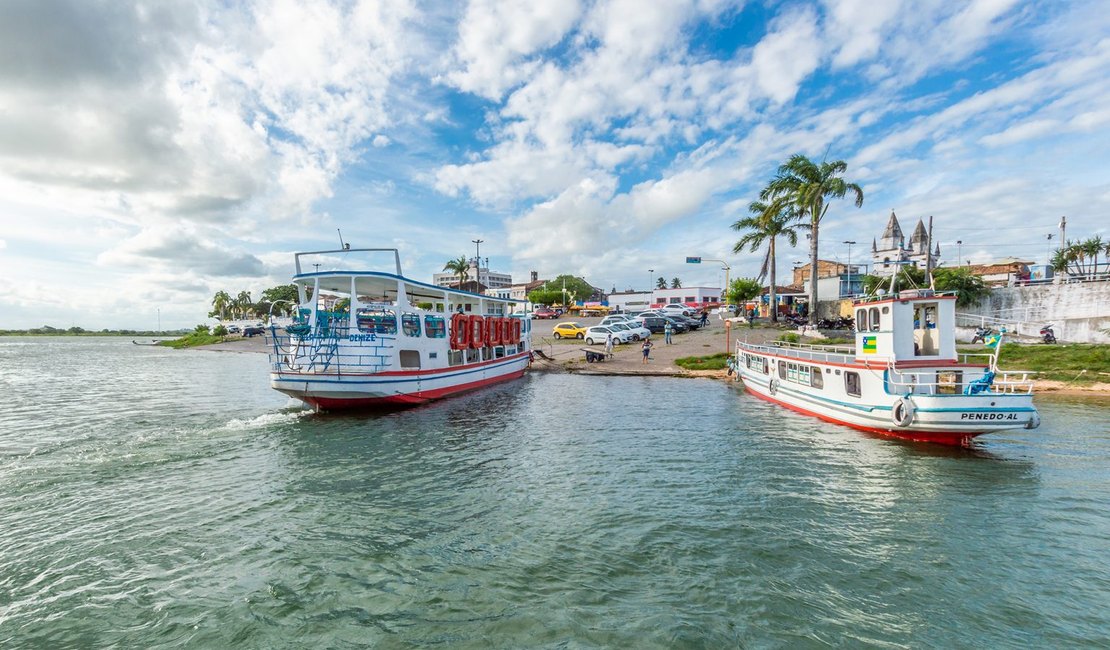 Turistas e famosos se encantam com a cidade de Penedo