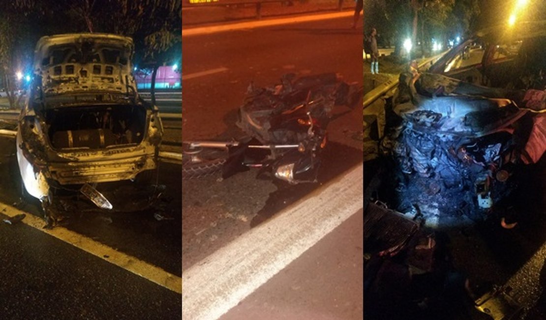 Colisão entre carro e moto deixa dois mortos Avenida Durval de Góes Monteiro, em Maceió