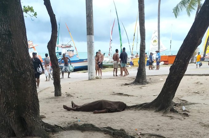 Homem é morto a tiros na orla da Pajuçara em Maceió