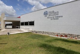 Homem é condenado a cinco anos por matar outro com golpes de faca em Penedo