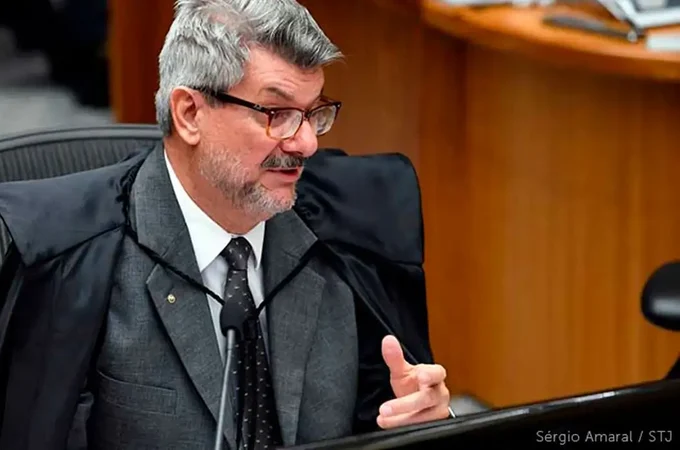 AGU pede ao STF perda do cargo de ministro acusado de assédio
