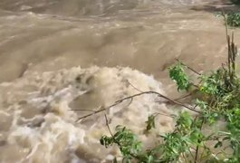 Rio Largo: Após chuvas, Rio Mundaú apresenta nível elevado e ruas ficam alagadas