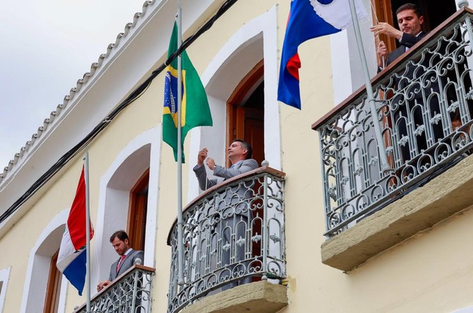 Governador celebra Proclamação da República e assina convênio para construção de unidades habitacionais