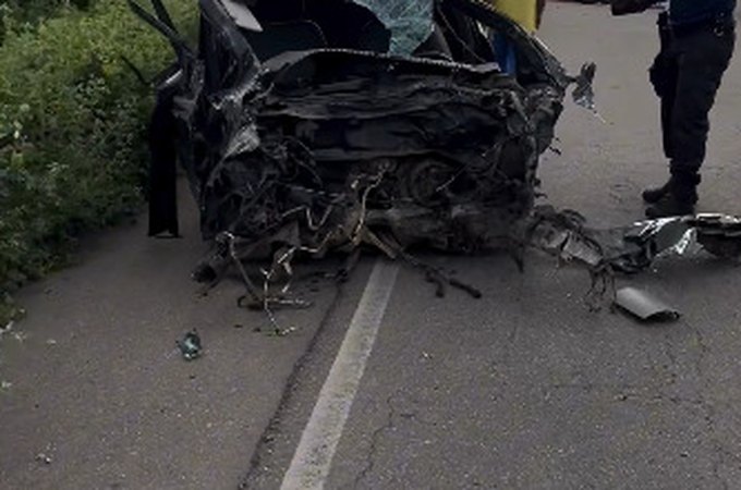 Motorista é arremessada de carro em batida frontal e morre em Delmiro Gouveia
