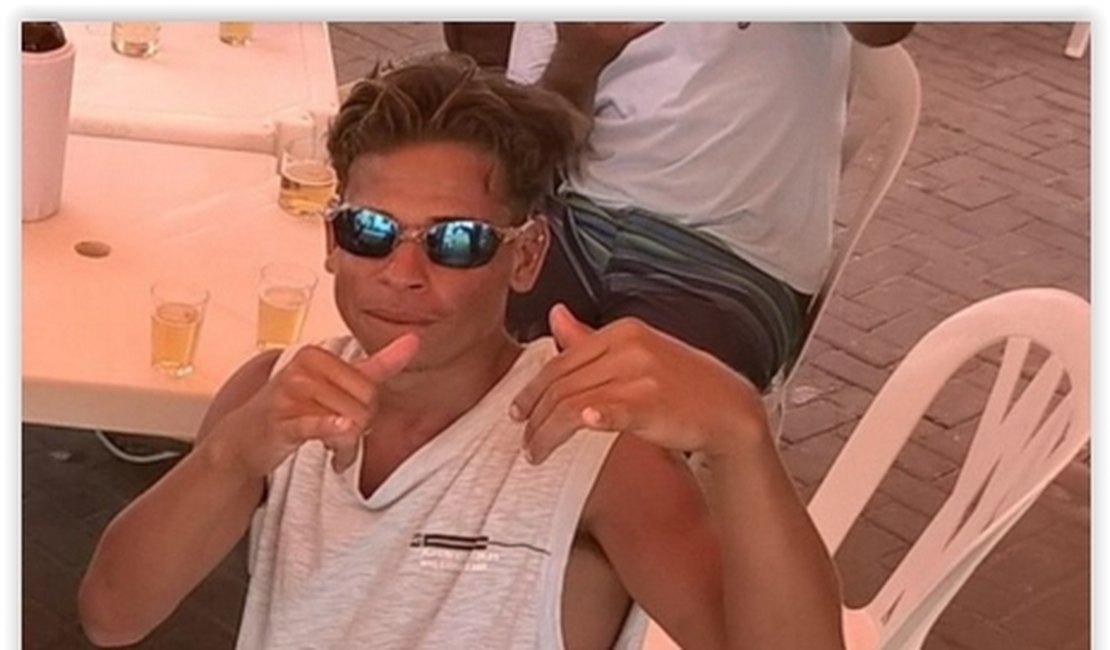 Criminosos matam um e deixam outro ferido na praça central de Piaçabuçu