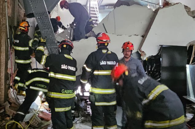 Mezanino de restaurante em que trabalha Henrique Fogaça desaba em SP