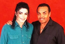 Michael Jackson foi 'quimicamente castrado' pelo pai, afirma ex-médico do cantor