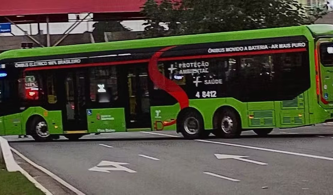 Motorista de ônibus é mantido refém na Zona Leste de SP