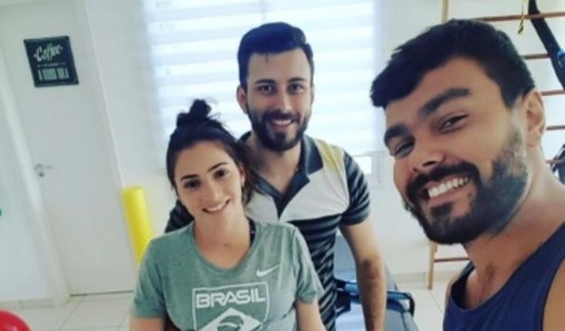 Lais Souza comemora ao ficar em pé pela primeira vez