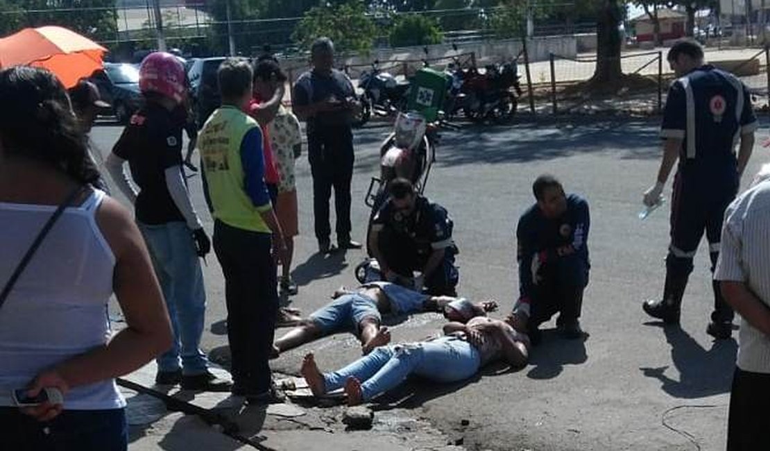 Colisão entre carro e moto deixa casal ferido em Arapiraca