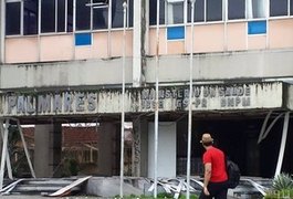 Vândalos voltam a depredar Edifício Palmares no centro de Maceió