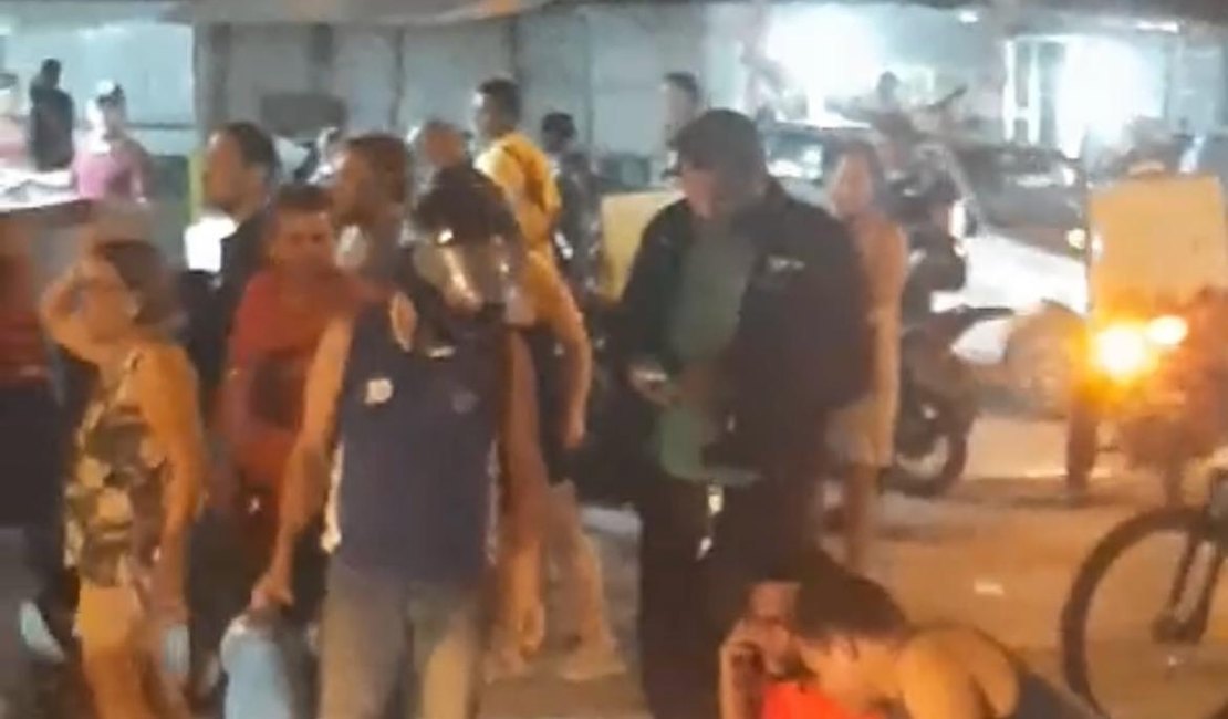 Homem é atropelado após condutor empinar moto, em Maceió