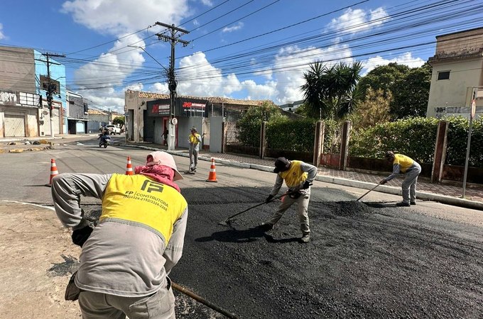 Prefeitura segue recuperando vias no Centro e em bairros de Arapiraca