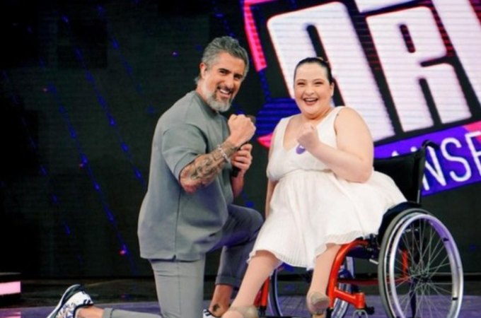 Única bailarina cadeirante de Alagoas, Bibi Amorim emociona no Caldeirão do Mion