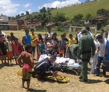 Homem tem mal súbito durante jogo de futebol e é socorrido pelo Grupamento Aéreo