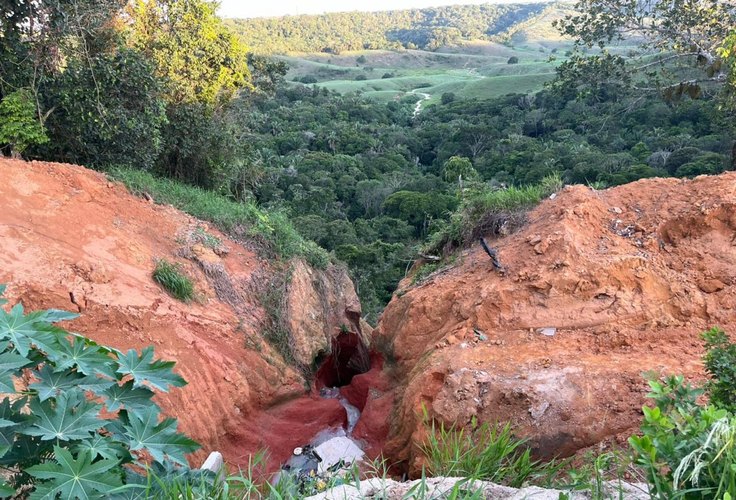 Obra de drenagem da Prefeitura de Rio Largo deixa parte da cidade sem água