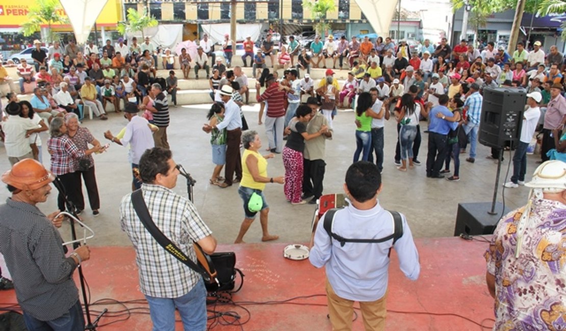 “Cultura na Praça” transforma Centro de Arapiraca em palhoção a céu aberto