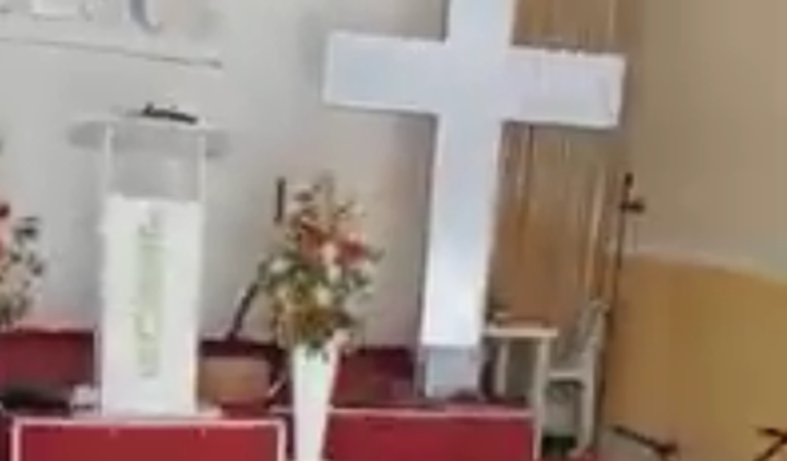 VÍDEO. Criminosos arrombam igreja e furtam equipamentos no bairro Canafístula