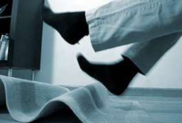 Homem é encontrado morto dentro de casa com indícios de ter sofrido queda, em Coruripe