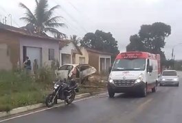 Motorista perde controle de carro e invade residência na zona rural de Arapiraca