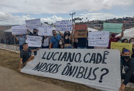 'Queremos transporte, não bolsa de R$ 550 da Prefeitura de Arapiraca', protestam estudantes